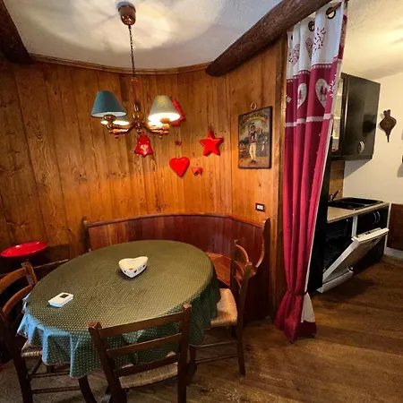 דירה Jolie Maison Fleurie Con Sauna Monte Bianco קורמאיור